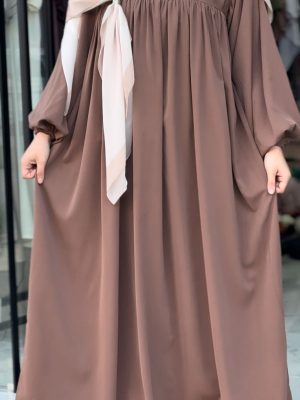 Abaya simple pour femme voilée au Maroc
