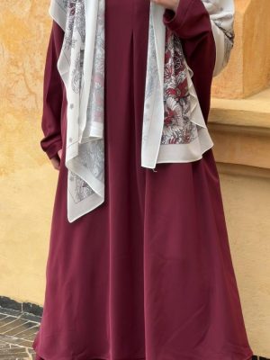 Ensemble femme hijab cherry red au style féminin avec haut moderne et jupe élégante