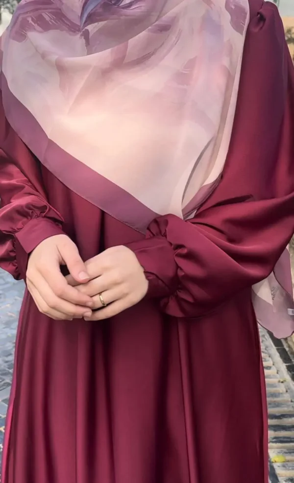 Robe longue femme hijabi couleur grona avec coupe ample et style élégant